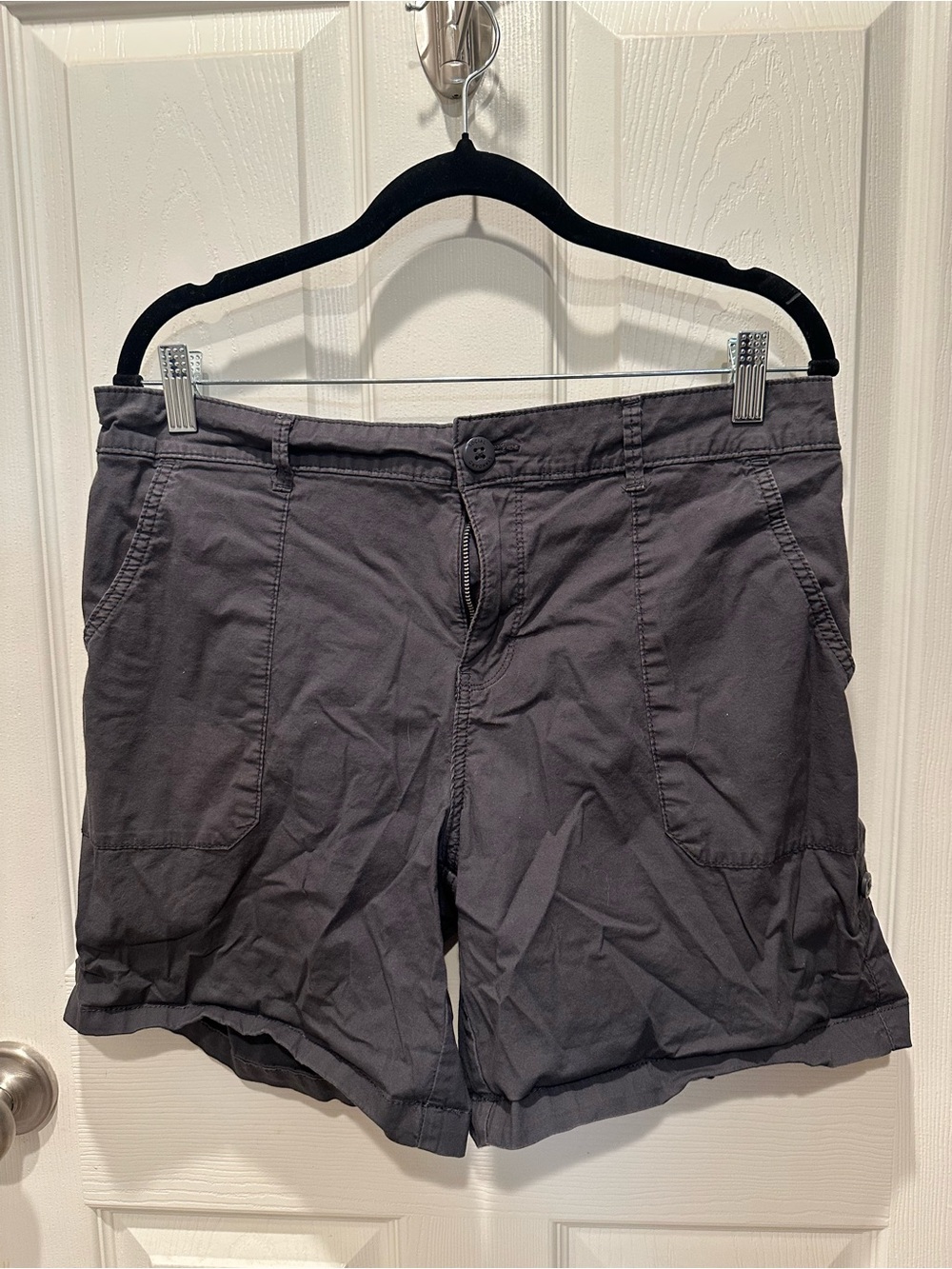 Everyday Mid-Rise Utility Shorts in Charcoal